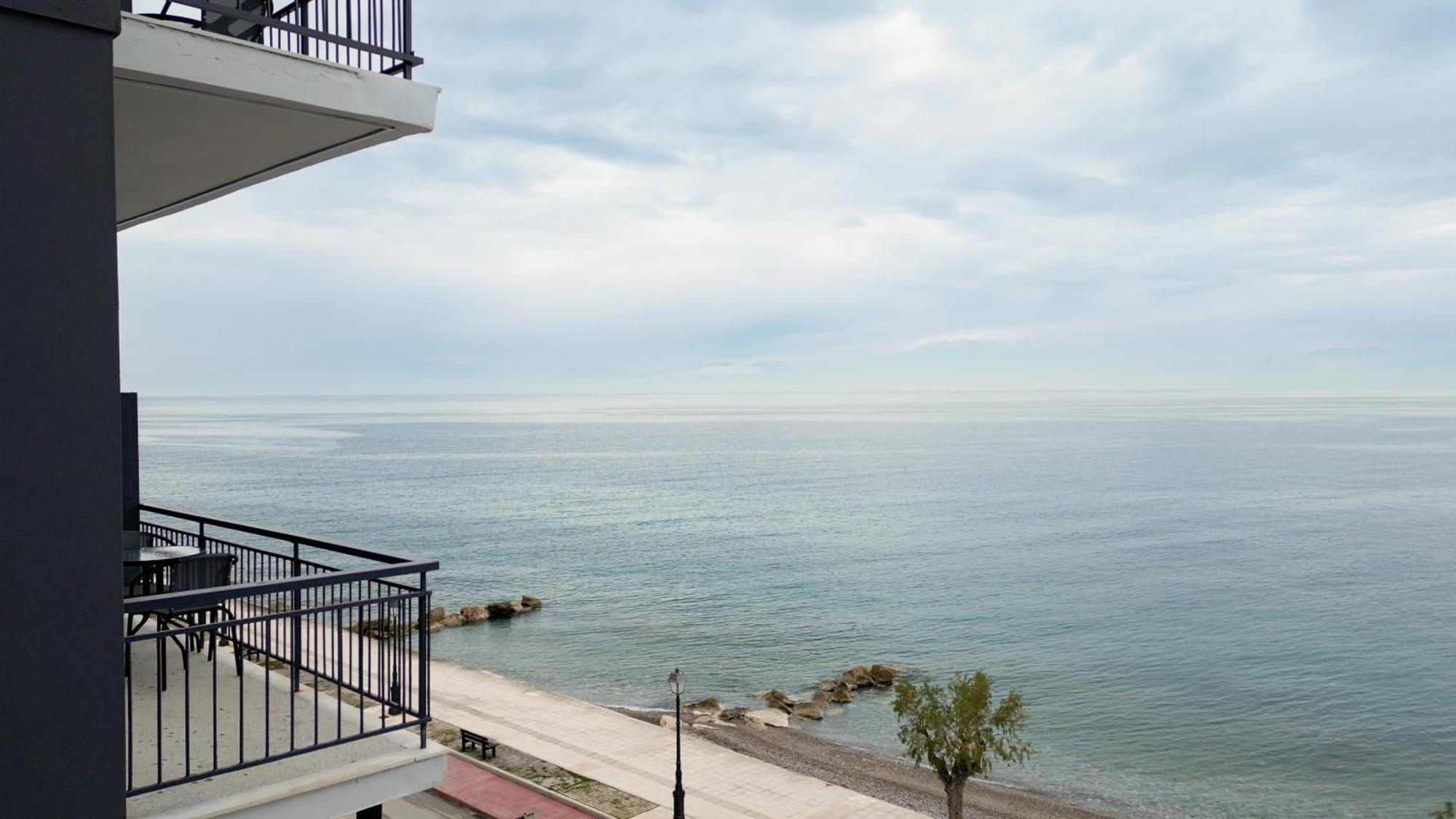 Riviera Hotel Xilókasztro Kültér fotó